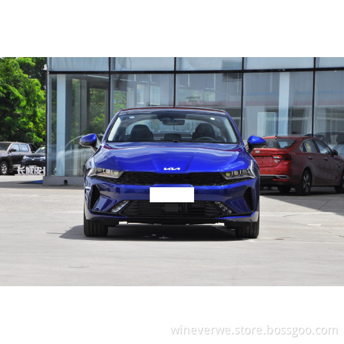 2021 Kia K5 Sedan Sedan Используемые автомобили Рулевые управления с 8-ступенчатым ручным и автоматическим бензиновым автомобилями 4 двери 5 мест
